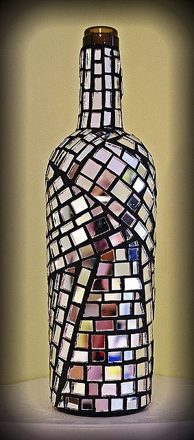 Декорированная мозаикой бутылка