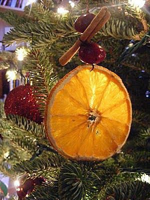 Апельсин на ёлке