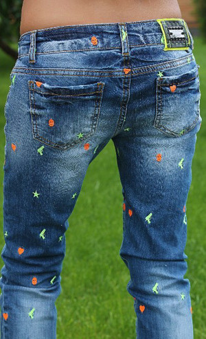 Вышивка на джинсах
